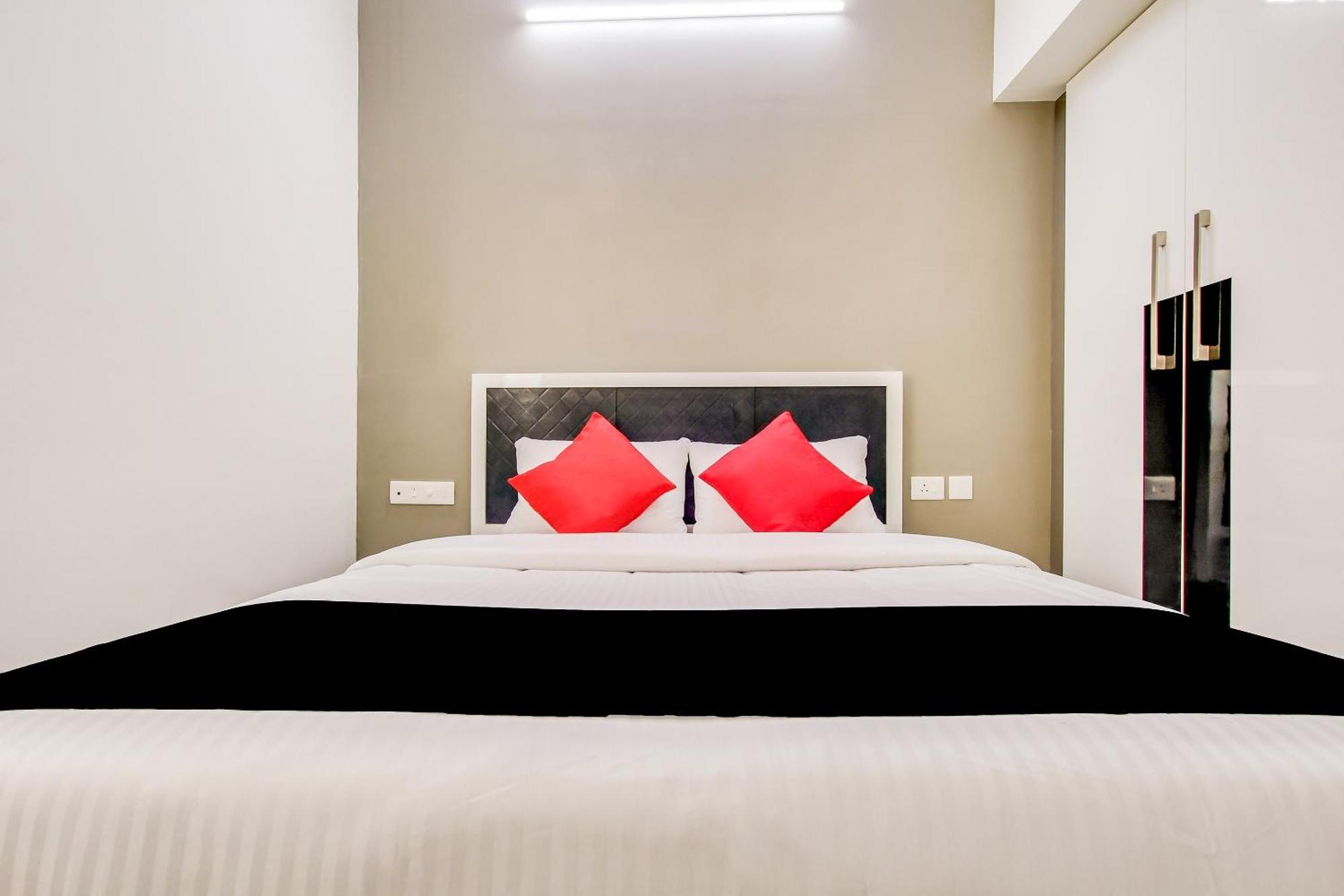 Capital O New Paradise Inn Irugur 外观 照片