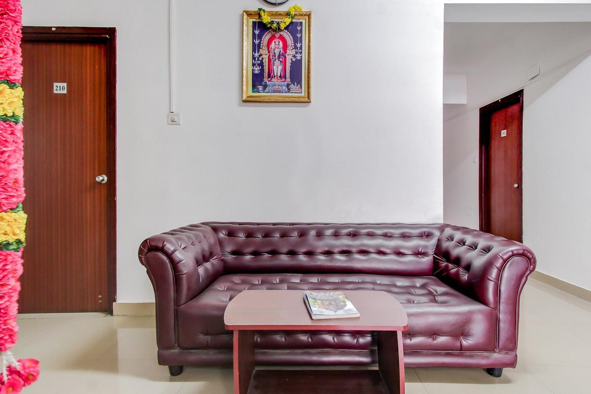 Capital O New Paradise Inn Irugur 外观 照片