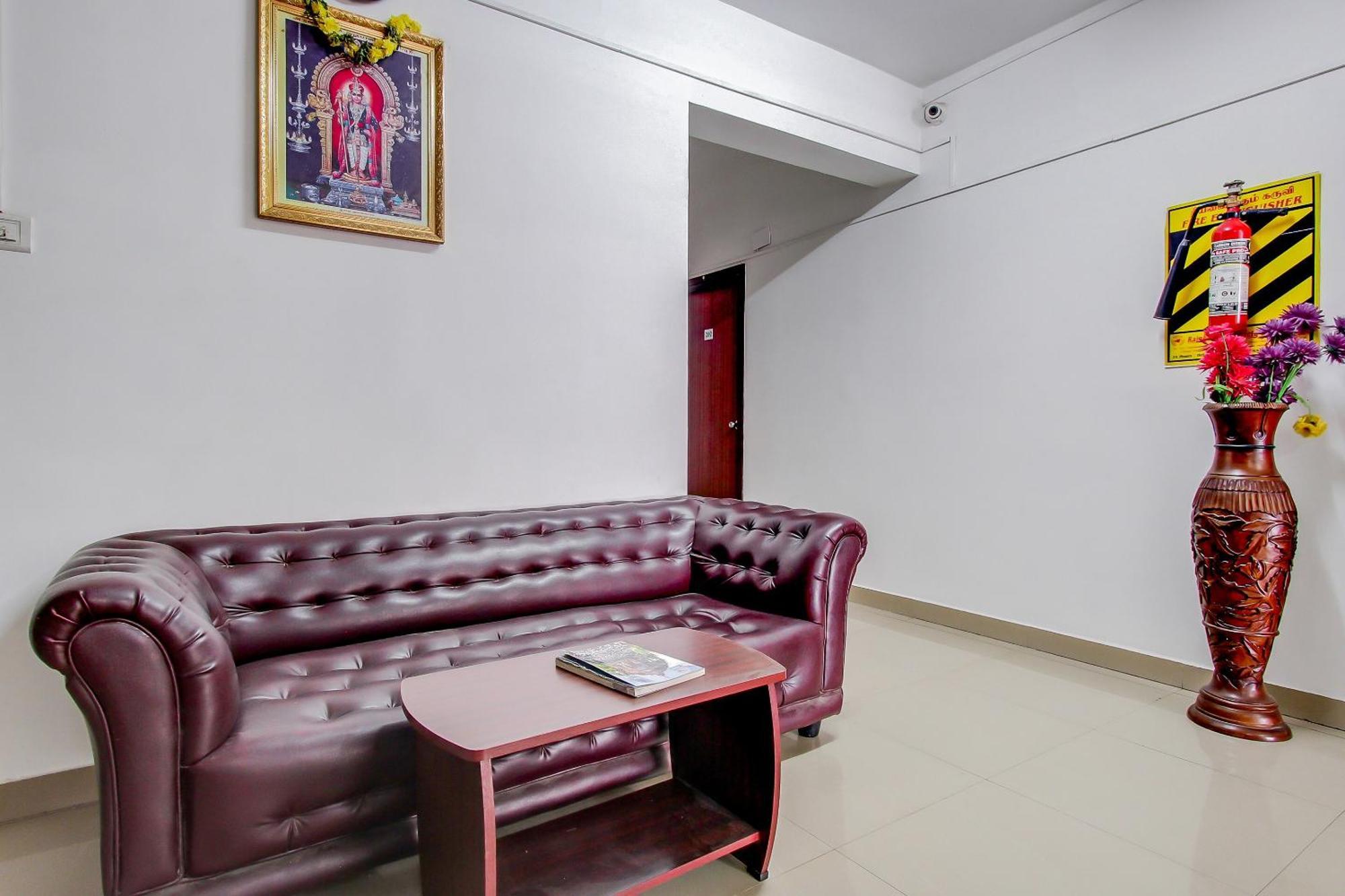 Capital O New Paradise Inn Irugur 外观 照片